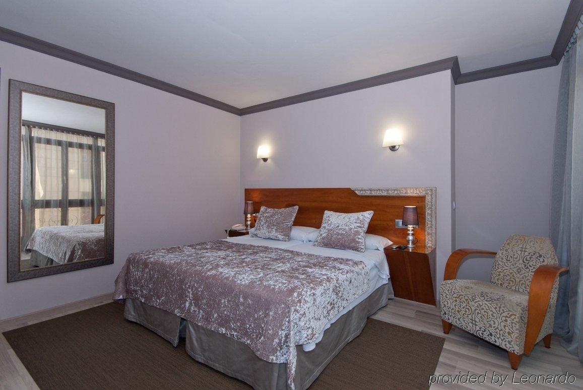 Hotel Vetusta Oviedo Room photo